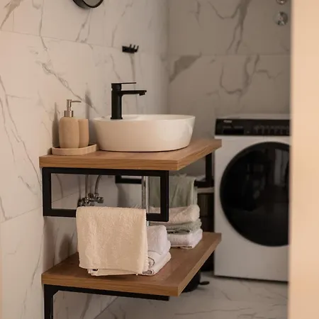 Jacqueline 2 דירה פולה