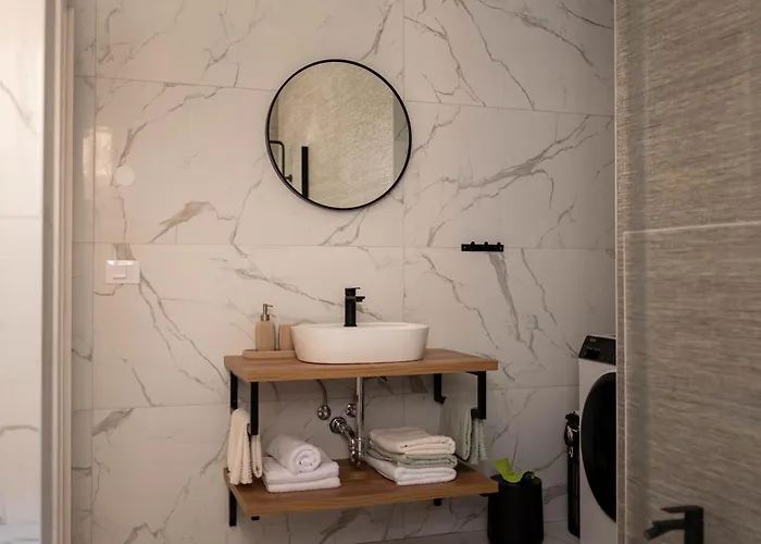 Jacqueline 2 Пула