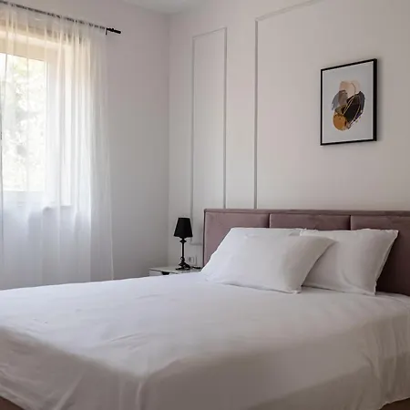 Jacqueline 2 Apartment *